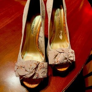 Peeptoe cream lace heels